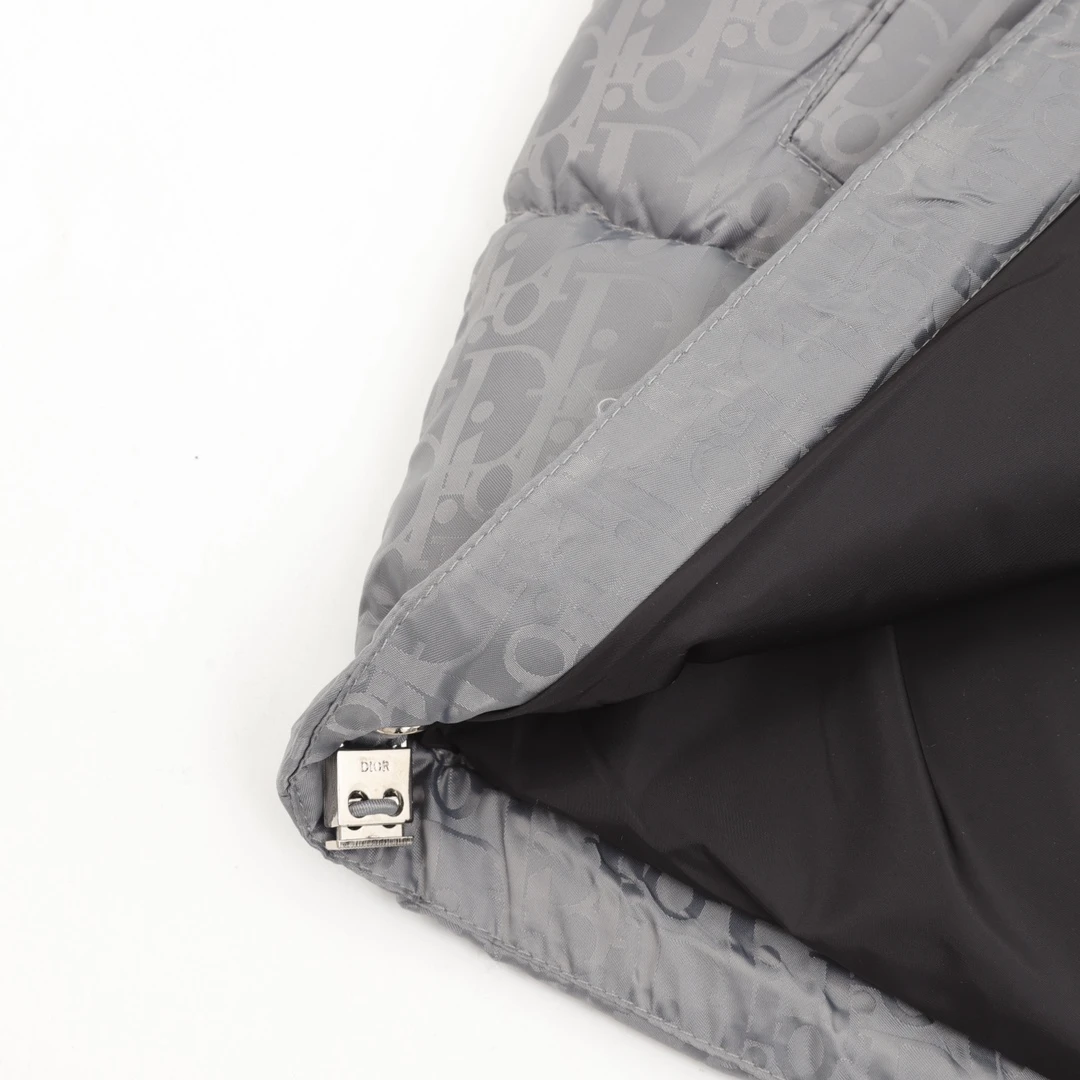 DIOR-Outwear-48-56-450202512242108_6-1.webp
