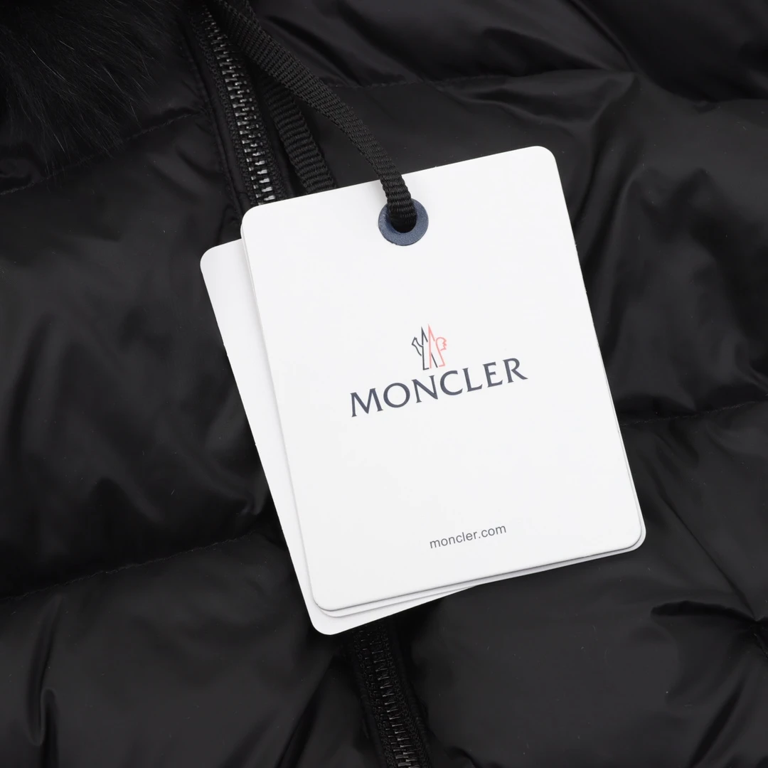 MONCLER-Outwear-0-3-600202512244347_8.webp