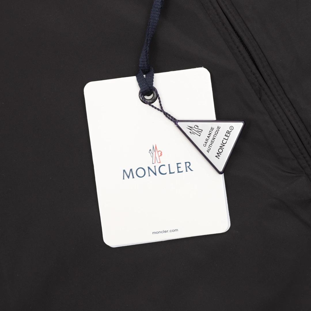 MONCLER-Outwear-1-4-330202512244376_4.webp
