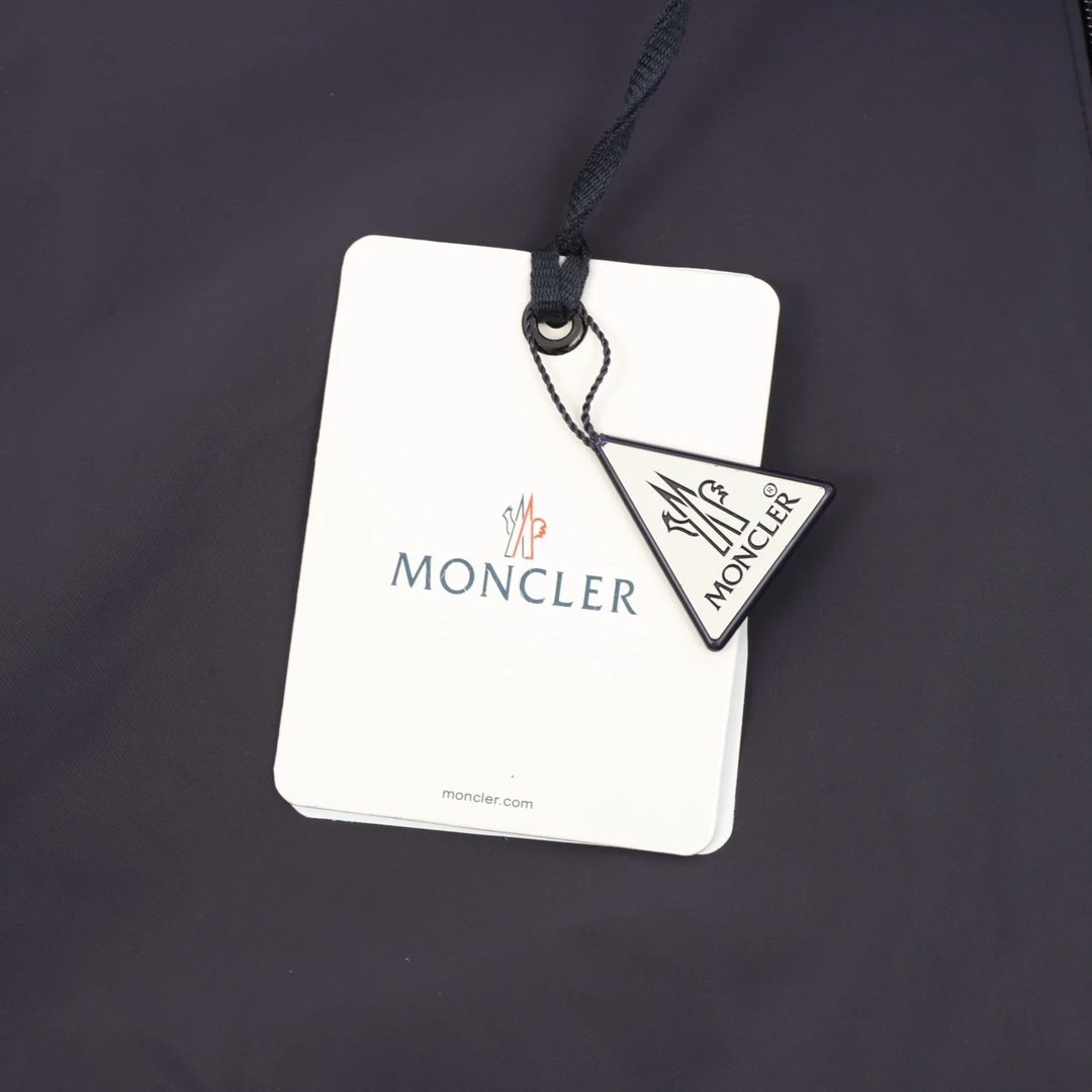 MONCLER-Outwear-1-4-340202512244380_4.webp