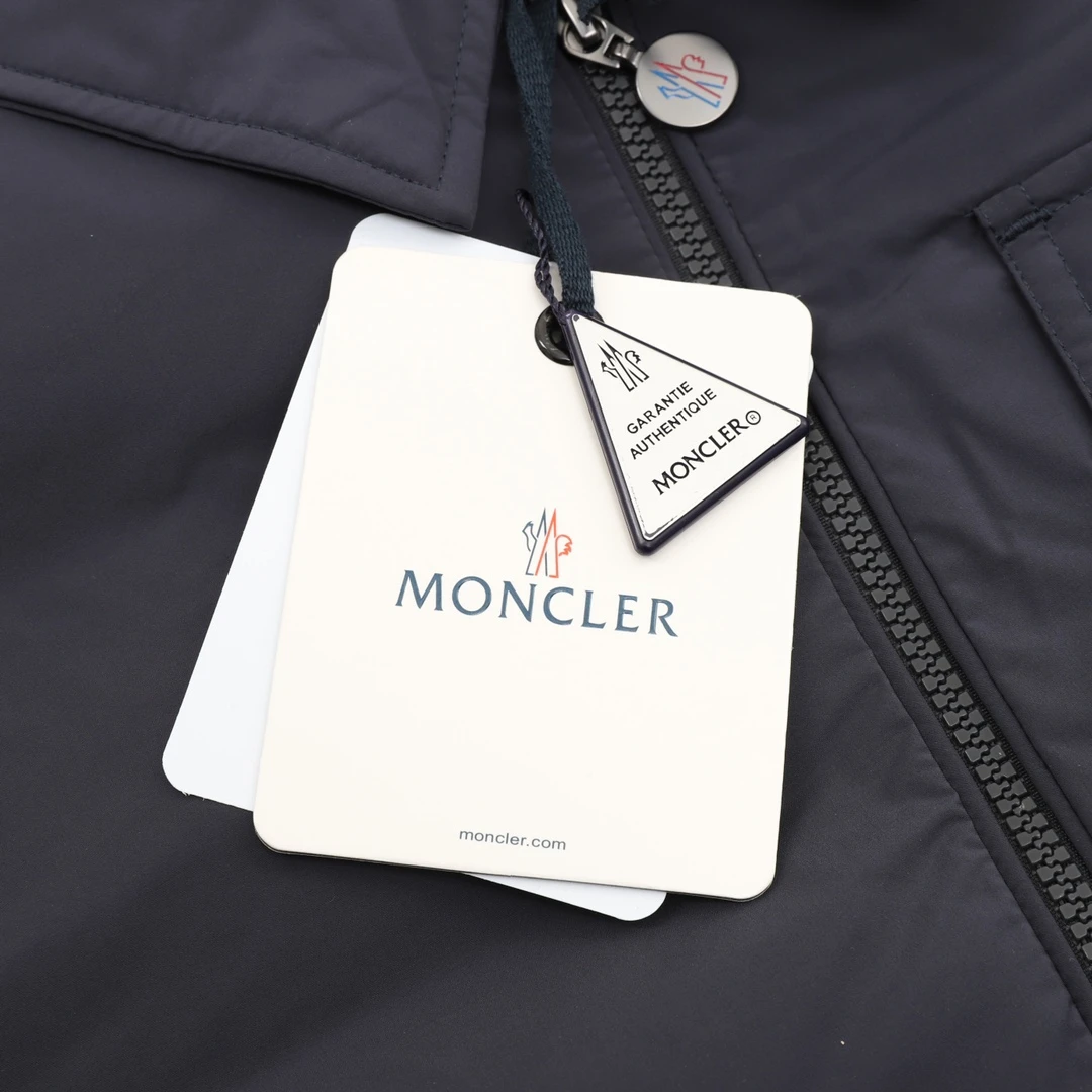 MONCLER-Outwear-1-4-520202512244391_6.webp