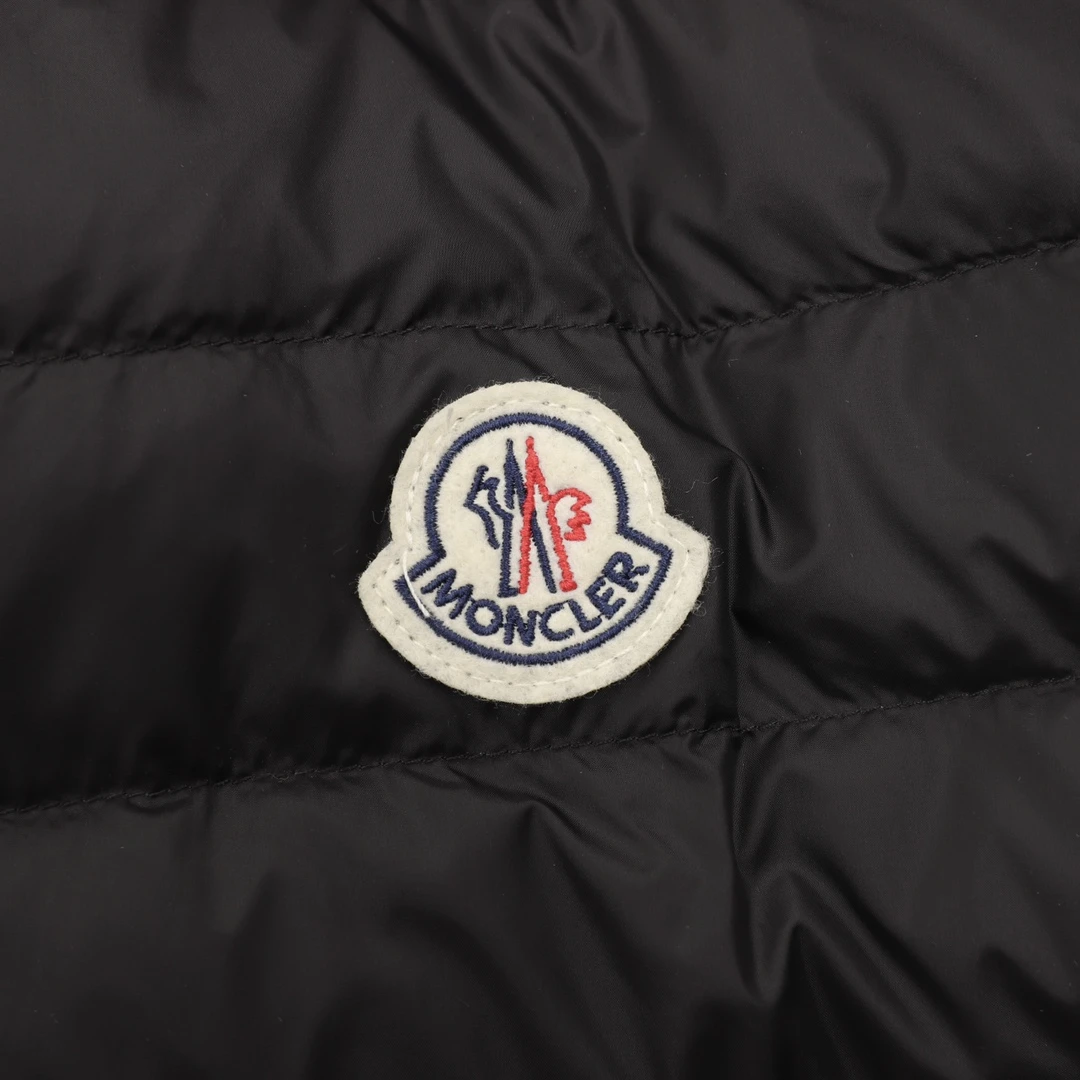 MONCLER-Outwear-1-4-550202512244393_7.webp