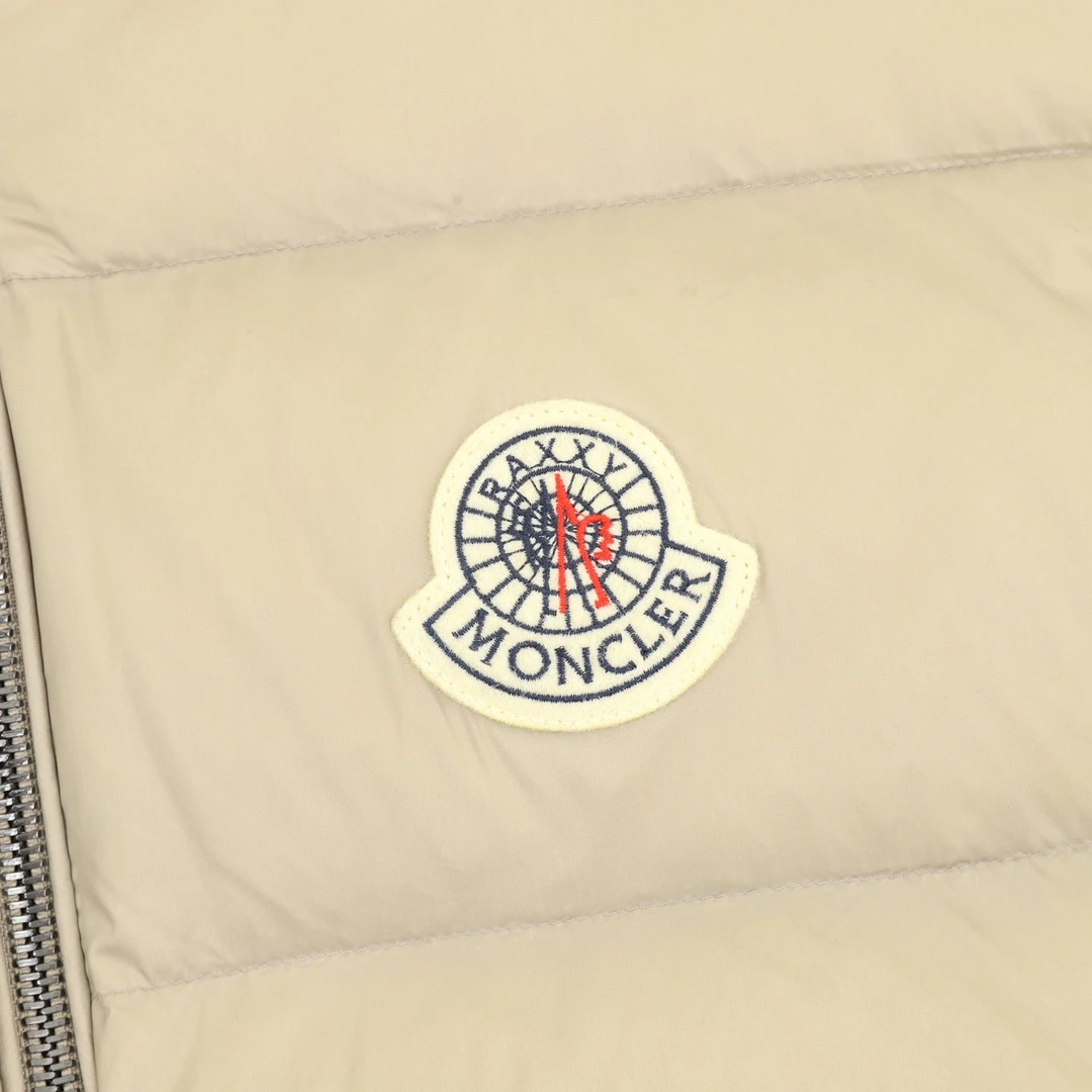 MONCLER-Outwear-1-4-610202512244404_4.webp