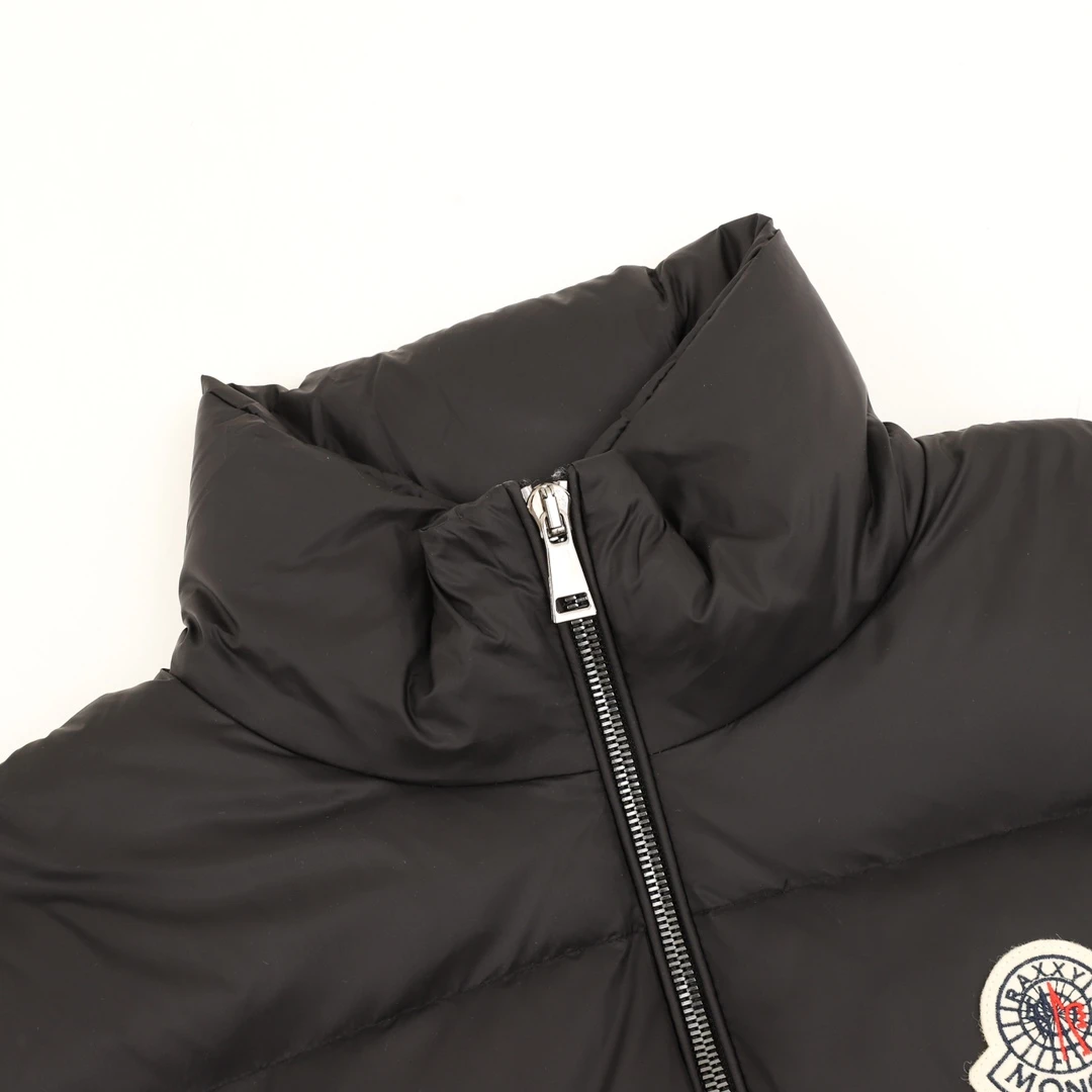 MONCLER-Outwear-1-4-610202512244405_3.webp