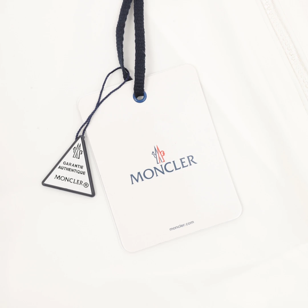 MONCLER-Outwear-1-5-240202512244416_7.webp