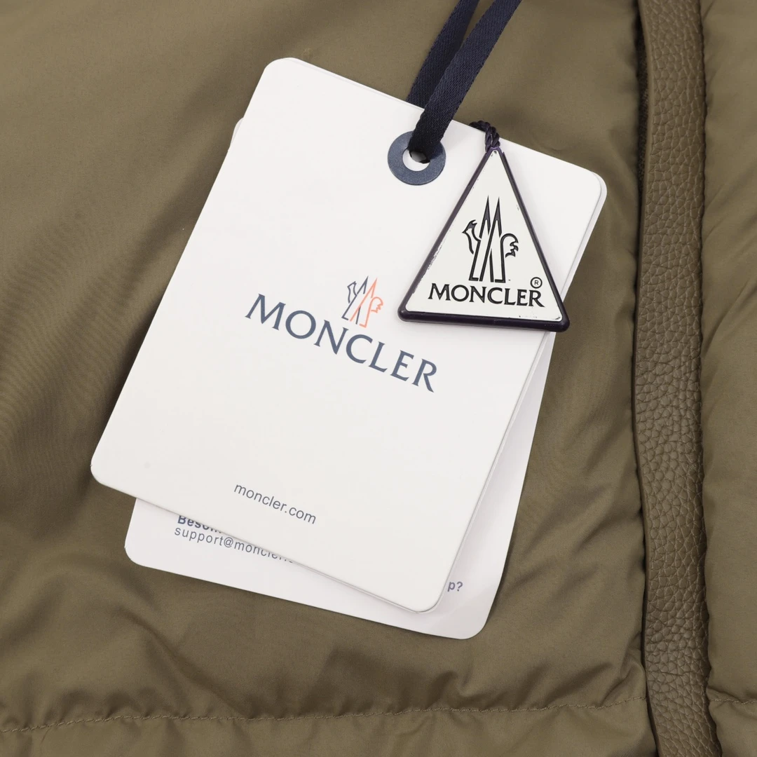 MONCLER-Outwear-1-5-450202512244424_4.webp