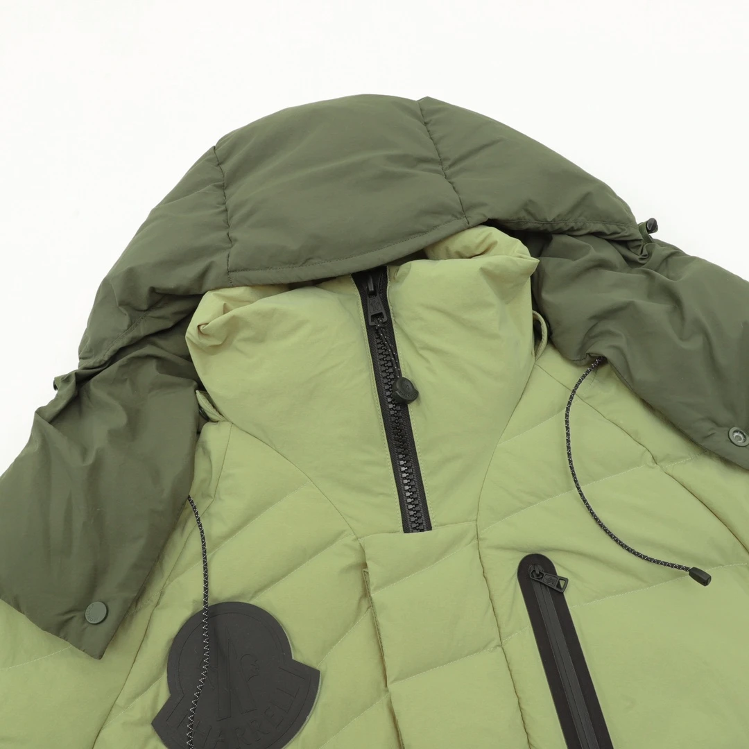 MONCLER-Outwear-1-5-630202512244444_3.webp
