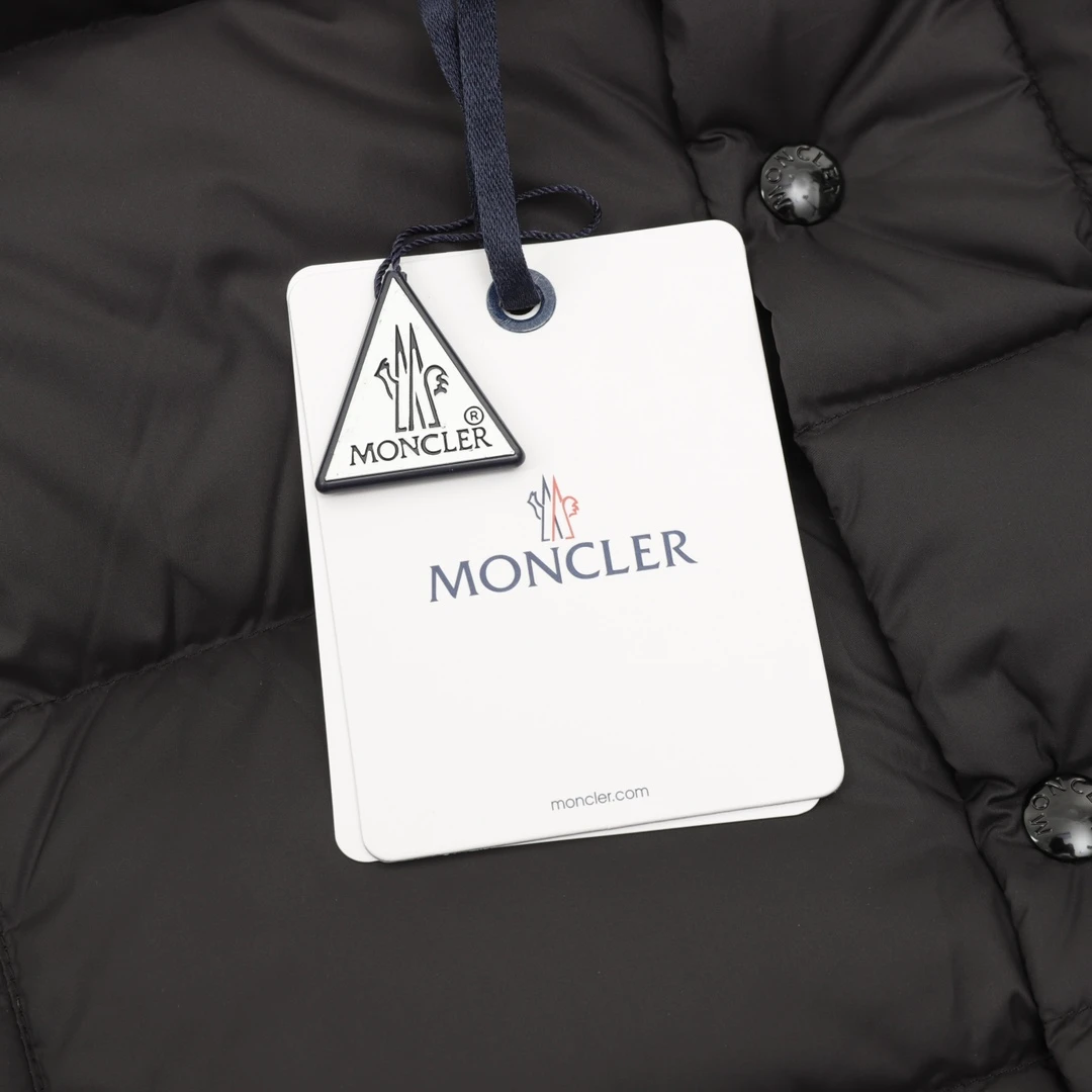 MONCLER-Outwear-1-5-700202512244454_7.webp