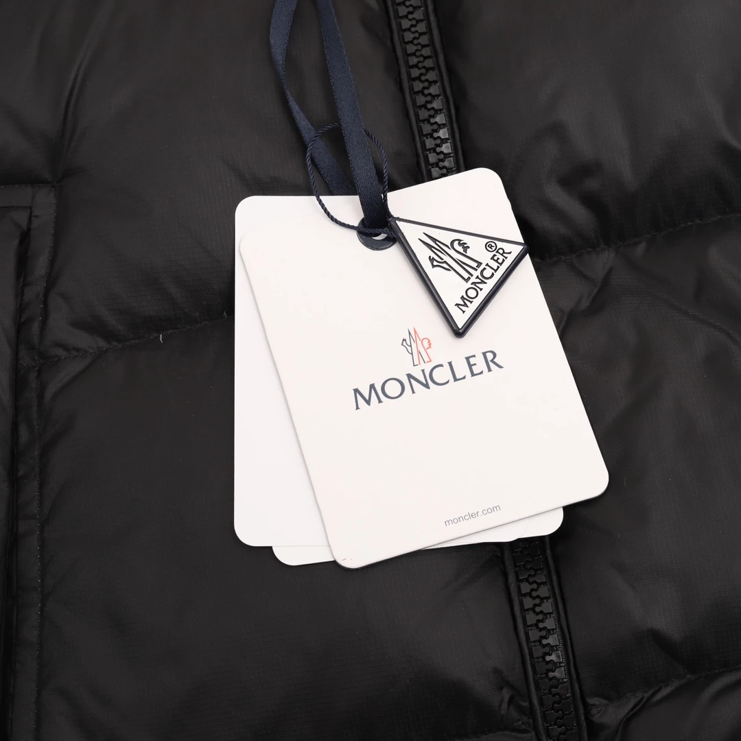 MONCLER-Outwear-1-5-720202512244457_7.webp