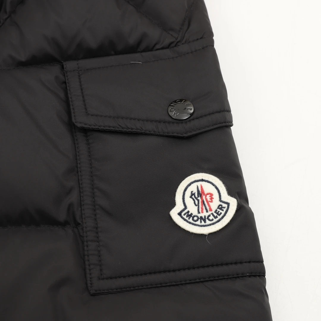 MONCLER-Outwear-1-6-700202512244467_7.webp