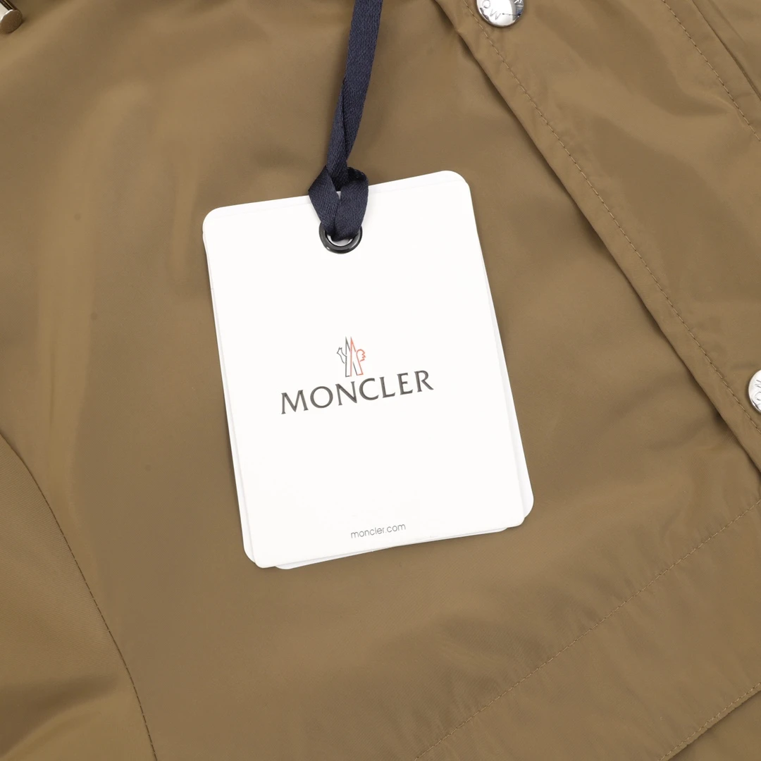 MONCLER-Outwear-48-56-360202512244473_4.webp