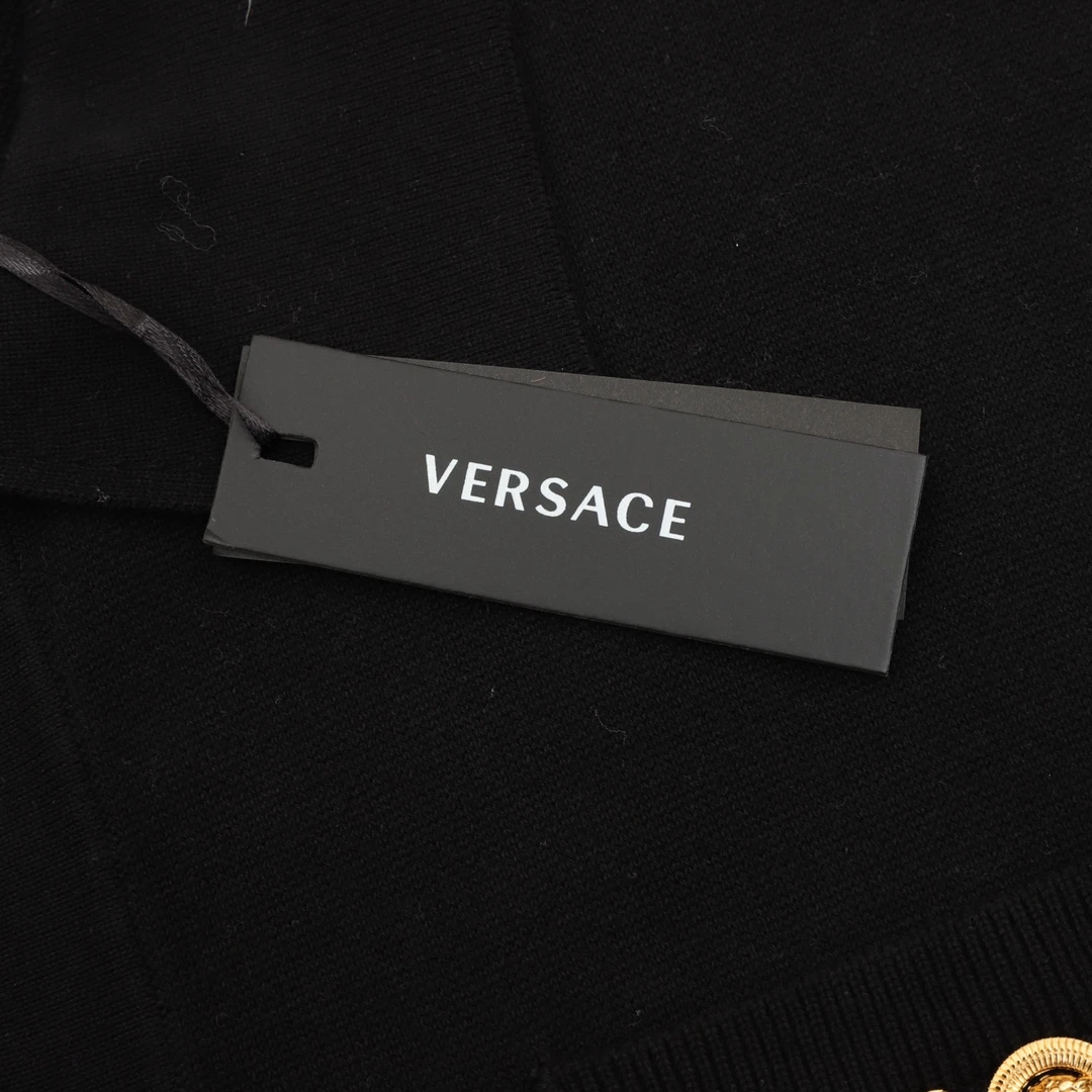 VERSACE-Outwear-46-52-300202512245993_5.webp