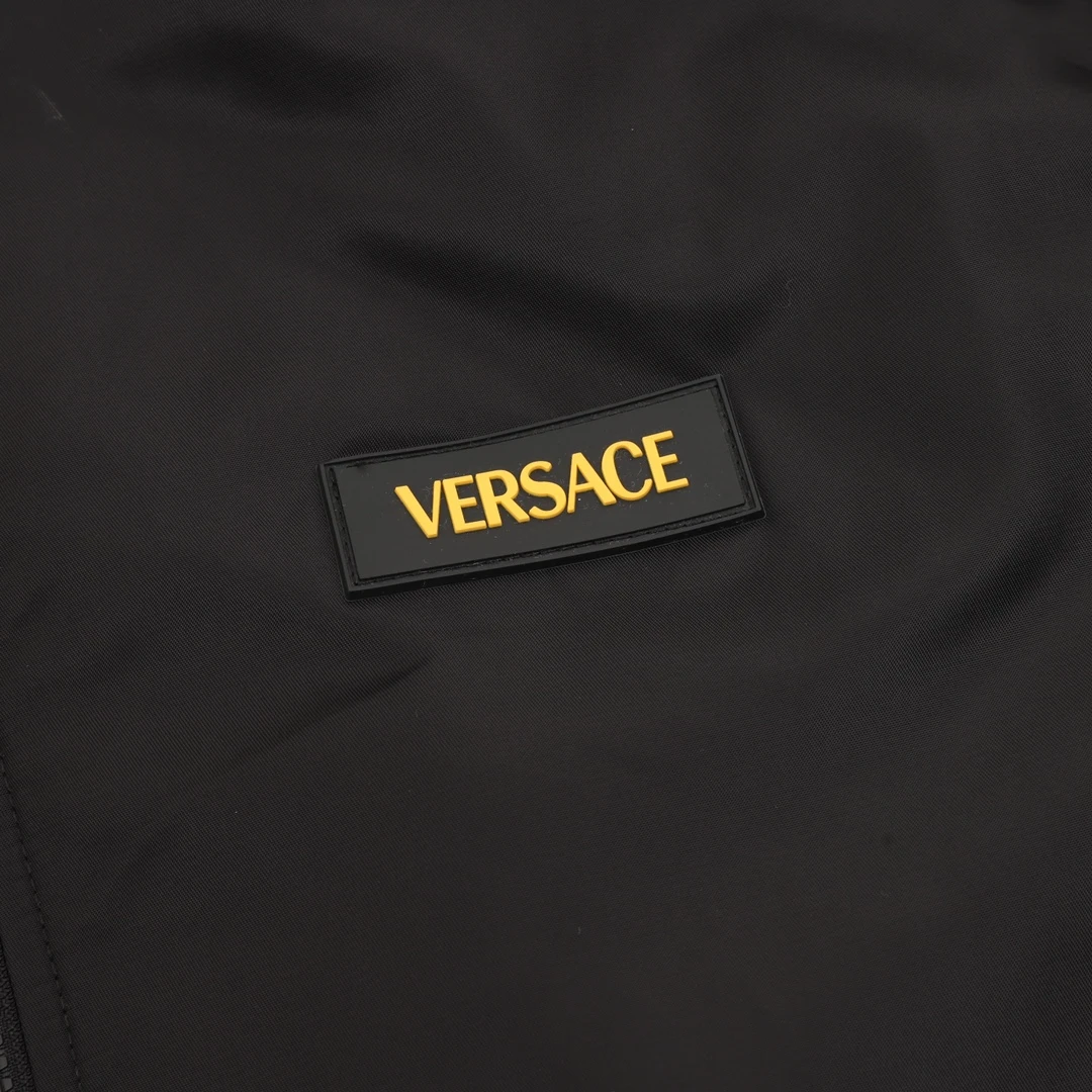 VERSACE-Outwear-46-52-350202512245994_4.webp