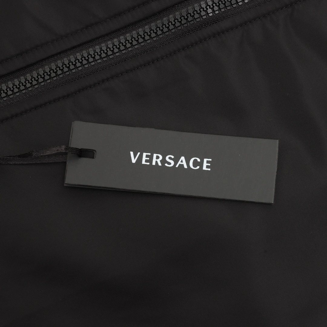 VERSACE-Outwear-46-52-350202512245994_9.webp