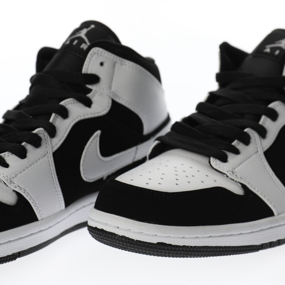 Alternative view of Air Jordan 1 High Sneaker 554742-113