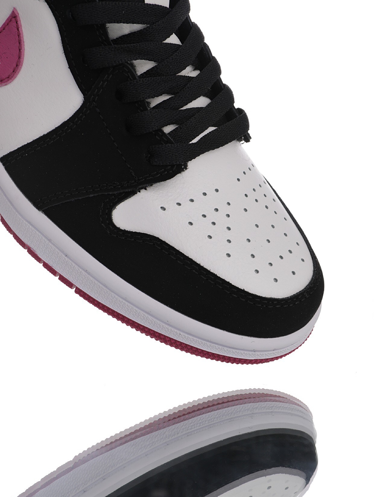 Alternative view of Air Jordan 1 High Sneaker BQ6472-005