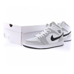 Alternative view of Air Jordan 1 High Sneaker BQ6472-015