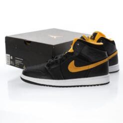 Alternative view of Air Jordan 1 High Sneaker CI9352-001