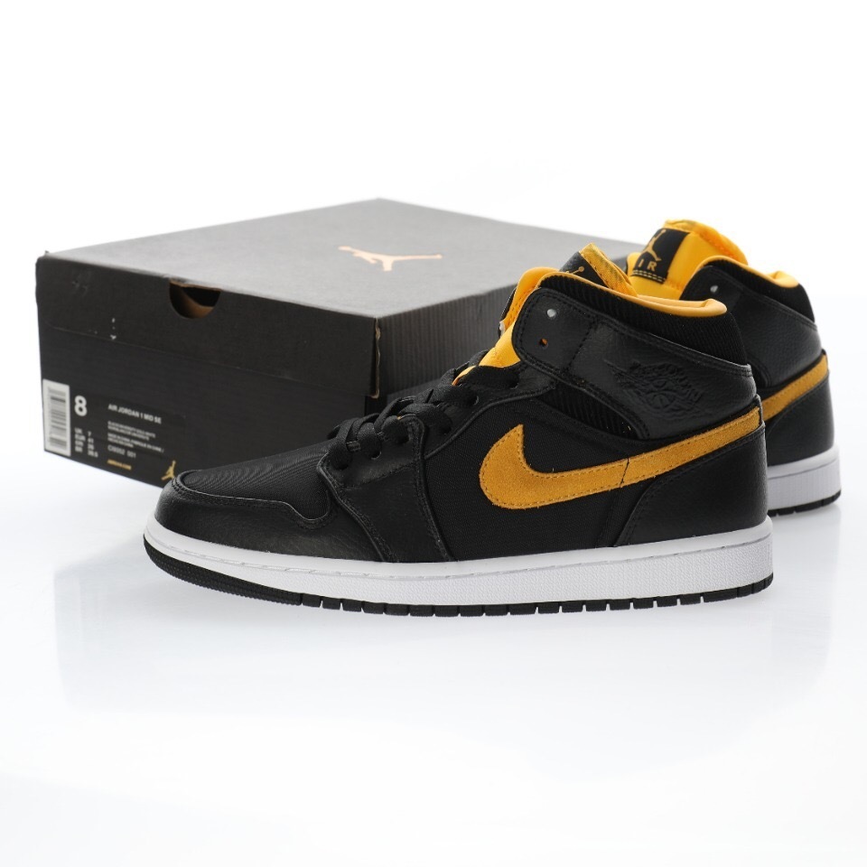 Alternative view of Air Jordan 1 High Sneaker CI9352-001