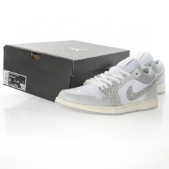 Alternative view of Air Jordan 1 High Sneaker DH4269-100