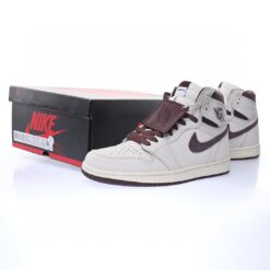 Alternative view of Air Jordan 1 High Sneaker DO7097-100