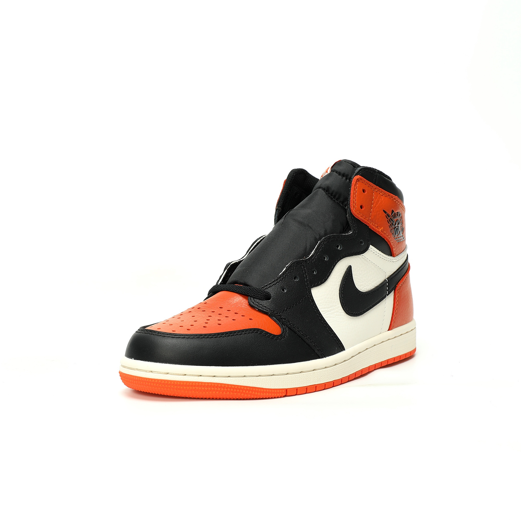 Alternative view of Air Jordan 1 High Sneaker DZ5485-008