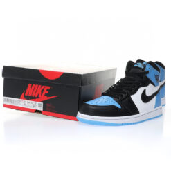 Alternative view of Air Jordan 1 High Sneaker DZ5485-400