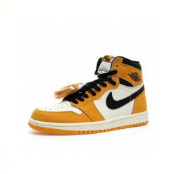 Alternative view of Air Jordan 1 High Sneaker DZ5485-701