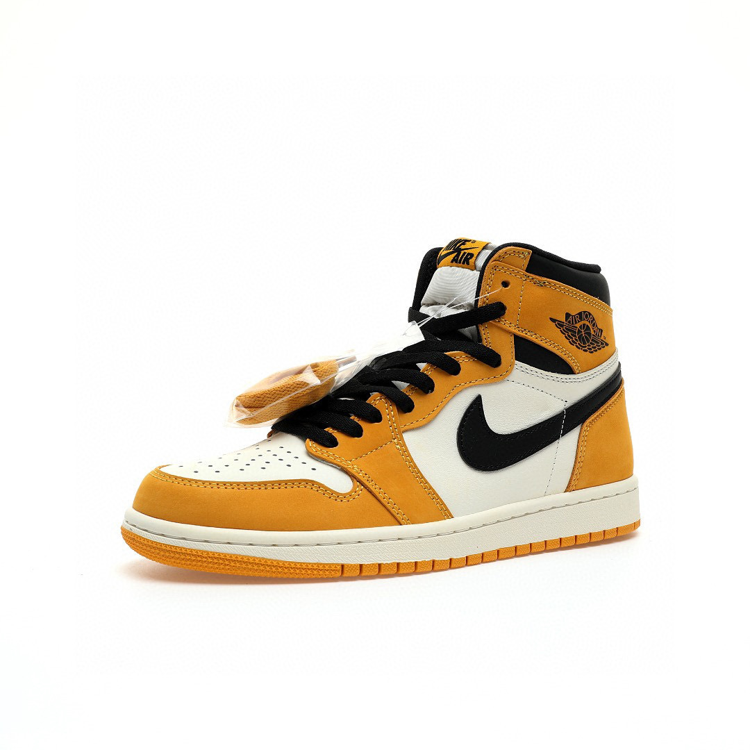 Alternative view of Air Jordan 1 High Sneaker DZ5485-701