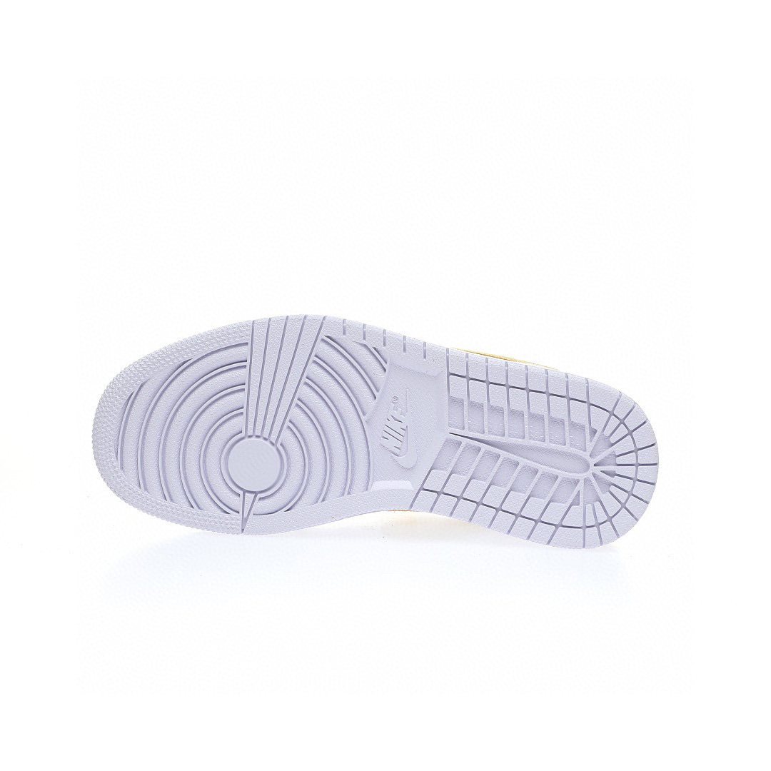 Alternative view of Air Jordan 1 Low Sneaker DC0774-501