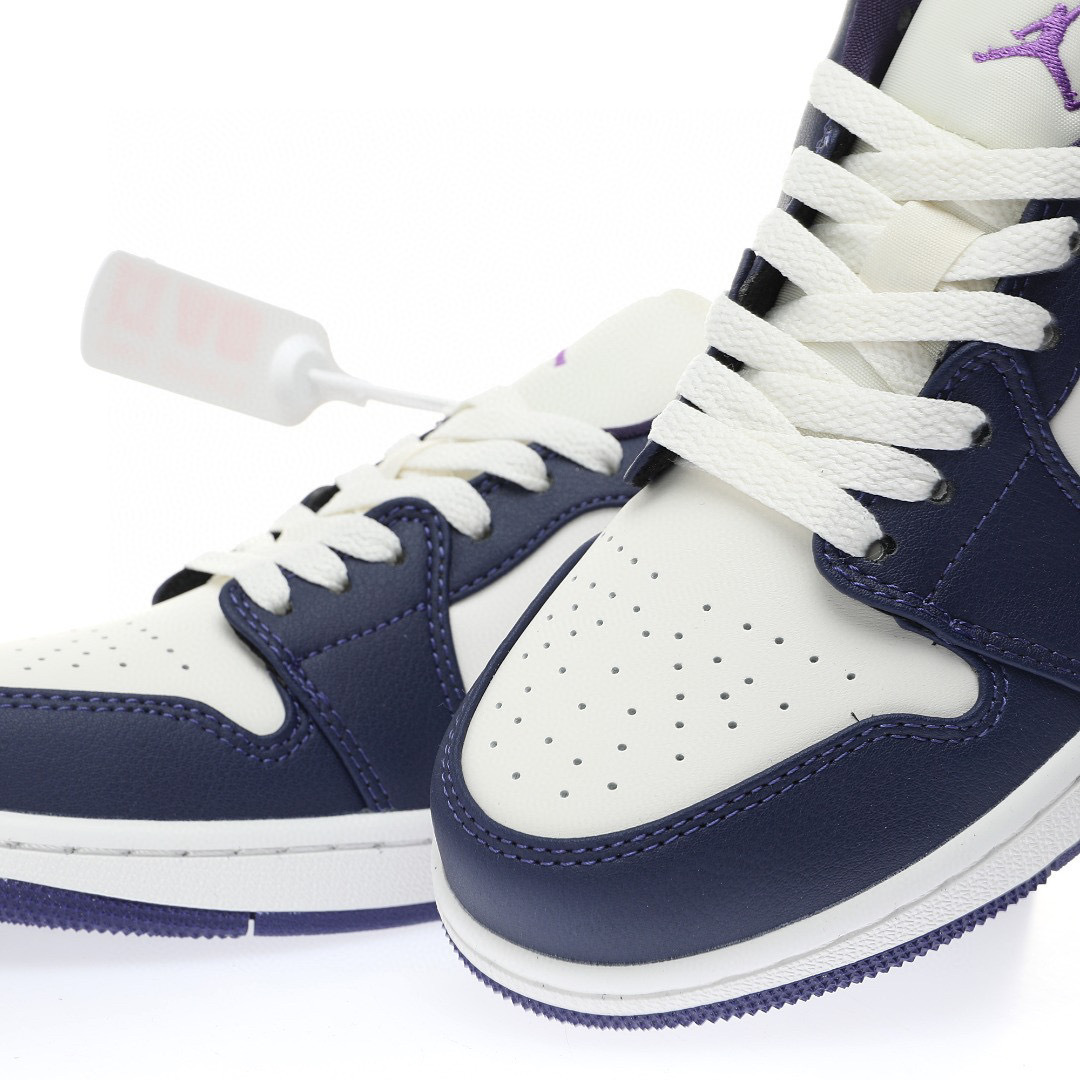 Alternative view of Air Jordan 1 Low Sneaker DC0774-502
