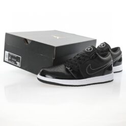 Alternative view of Air Jordan 1 Low Sneaker DD1650-001