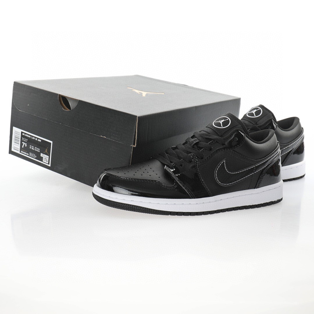 Alternative view of Air Jordan 1 Low Sneaker DD1650-001