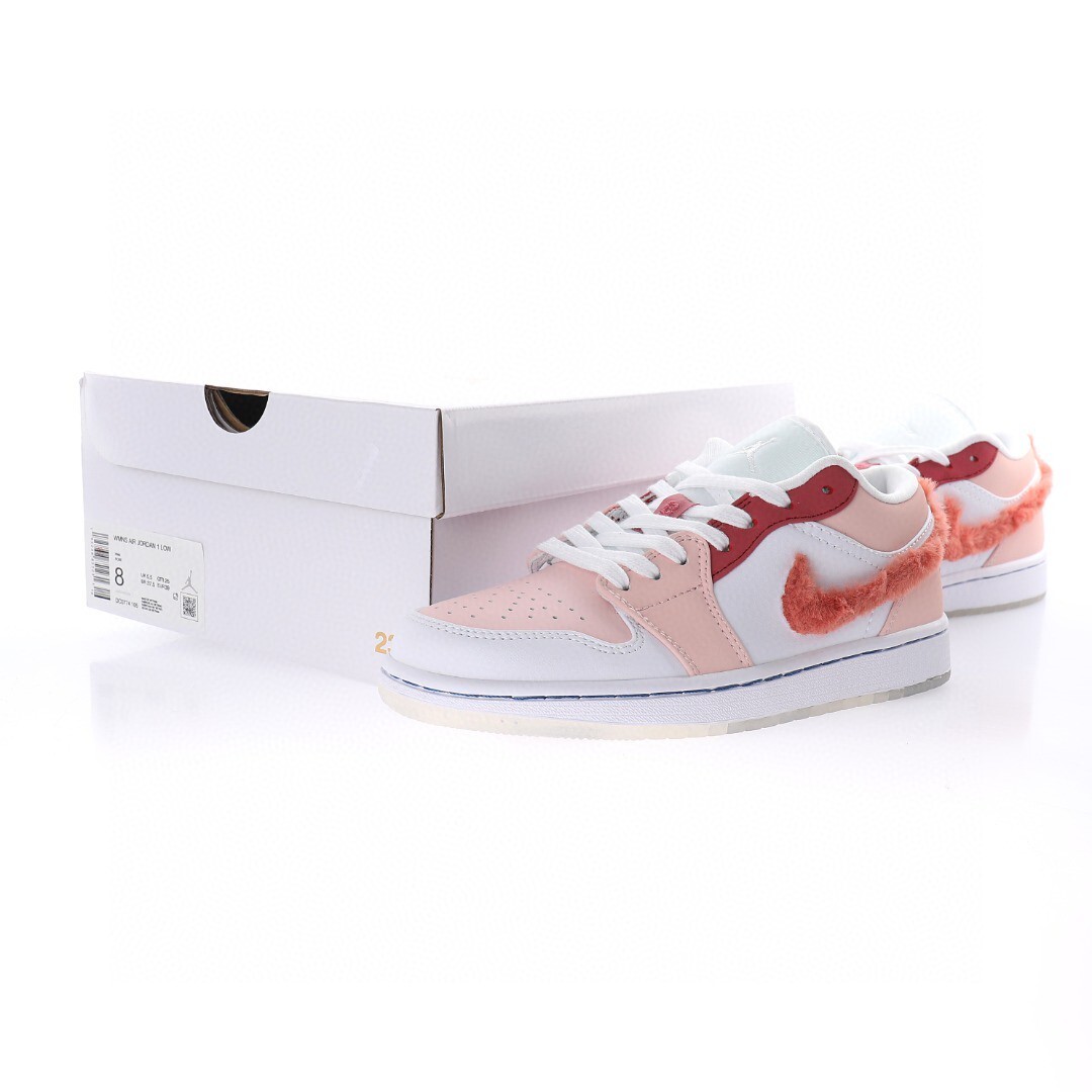 Alternative view of Air Jordan 1 Low Sneaker DM5443-666