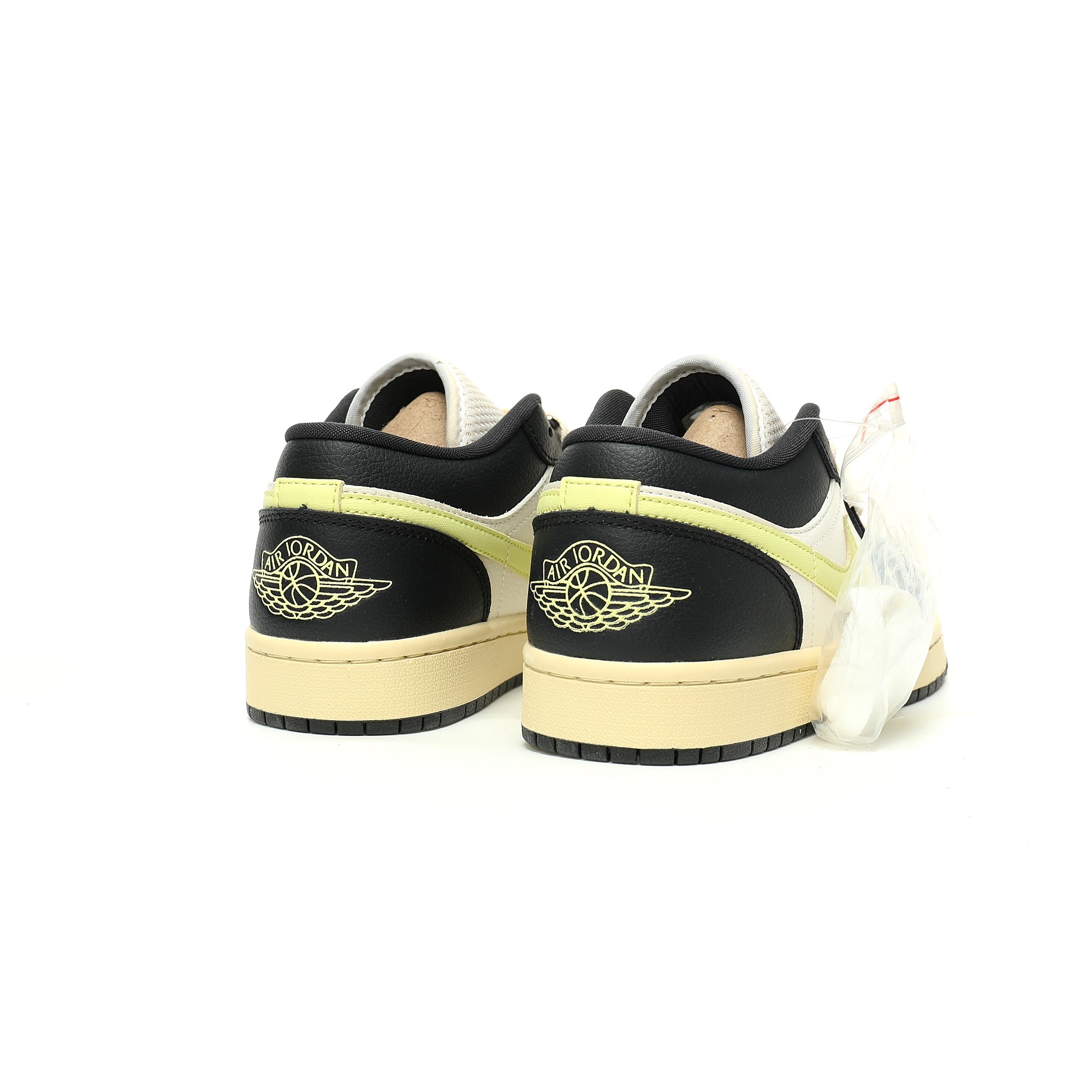 Alternative view of Air Jordan 1 Low Sneaker HQ3009-003