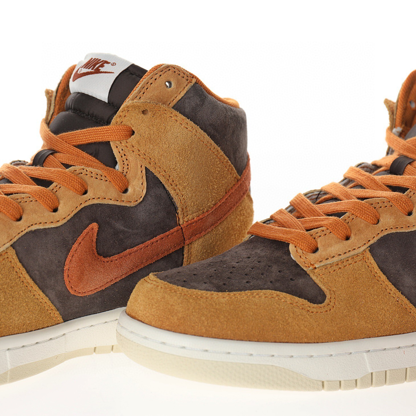 Nike Dunk High SB Sneaker DD1401-200 - Image 3