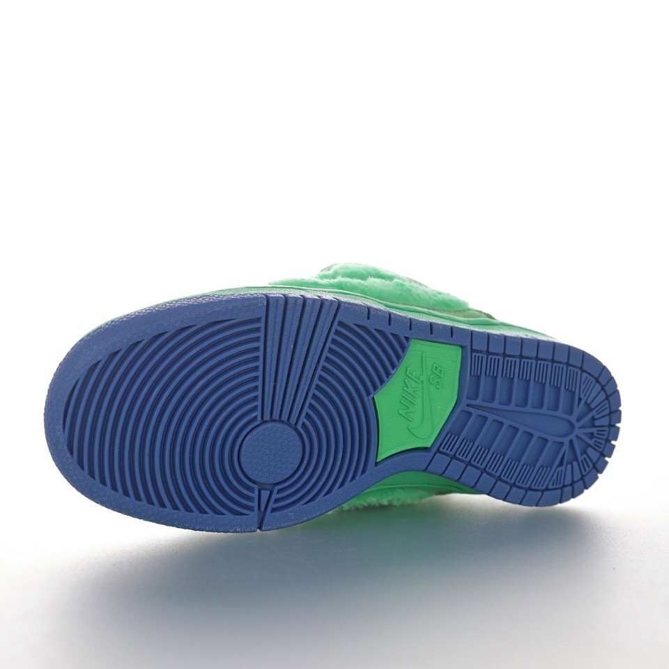 Nike Dunk Low SB Sneaker CJ5378-300 - Image 3