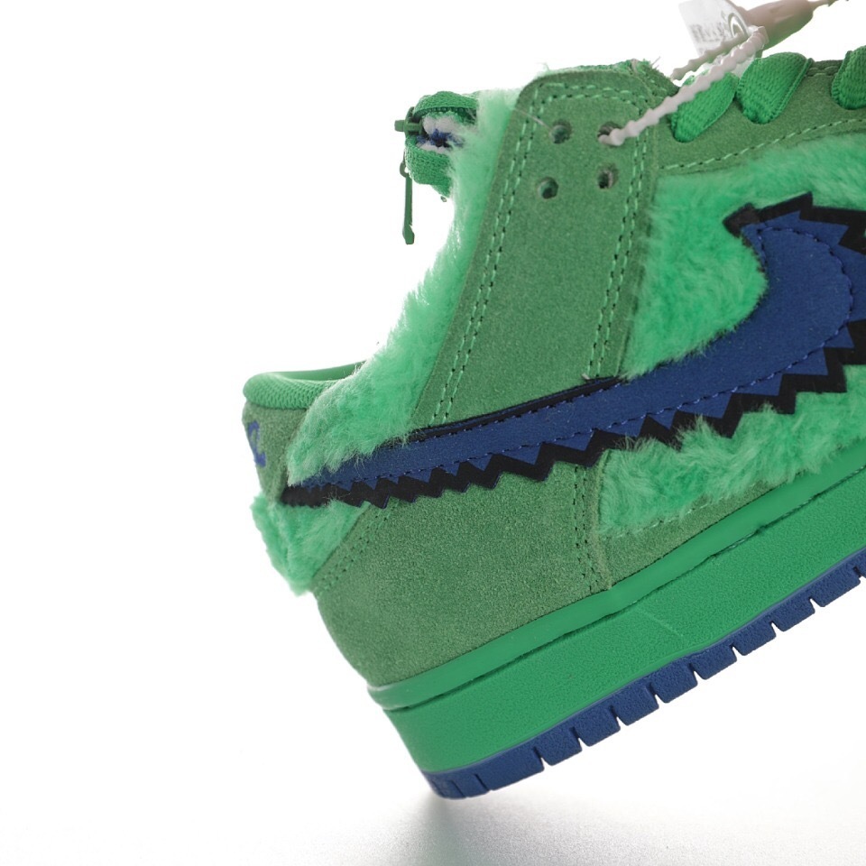 Nike Dunk Low SB Sneaker CJ5378-300 - Image 5