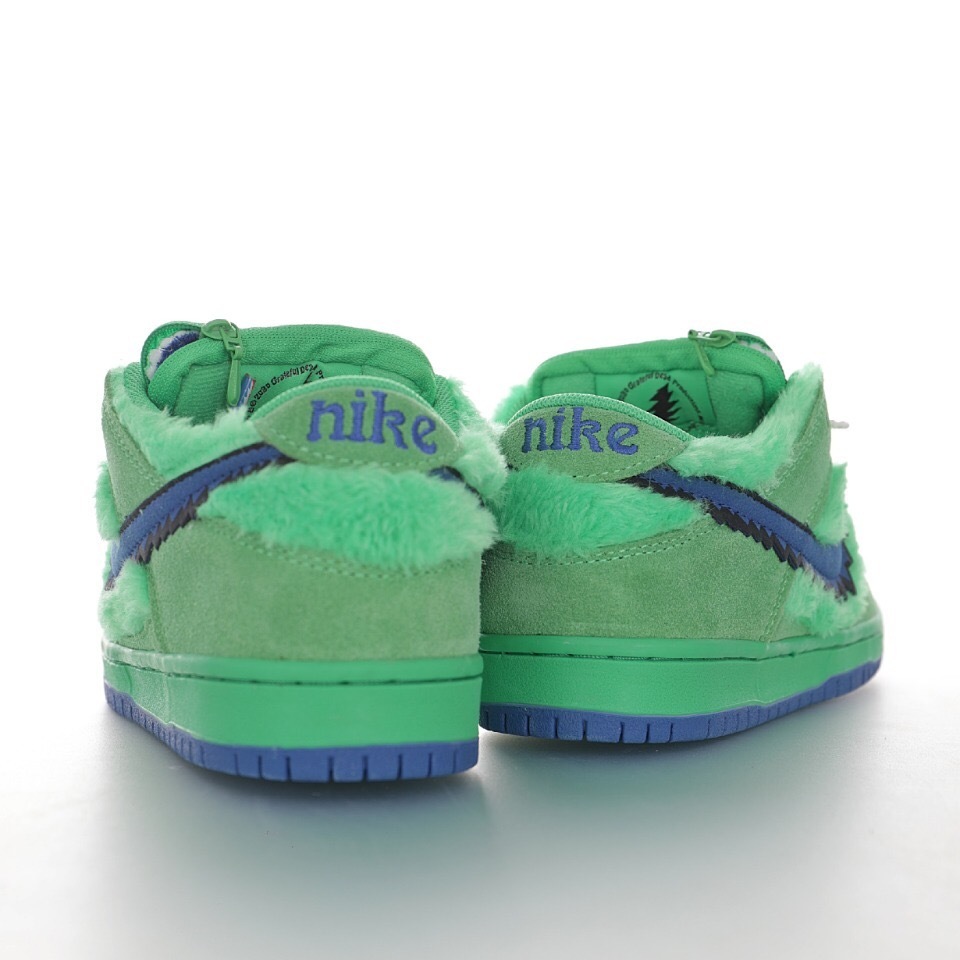 Nike Dunk Low SB Sneaker CJ5378-300 - Image 7