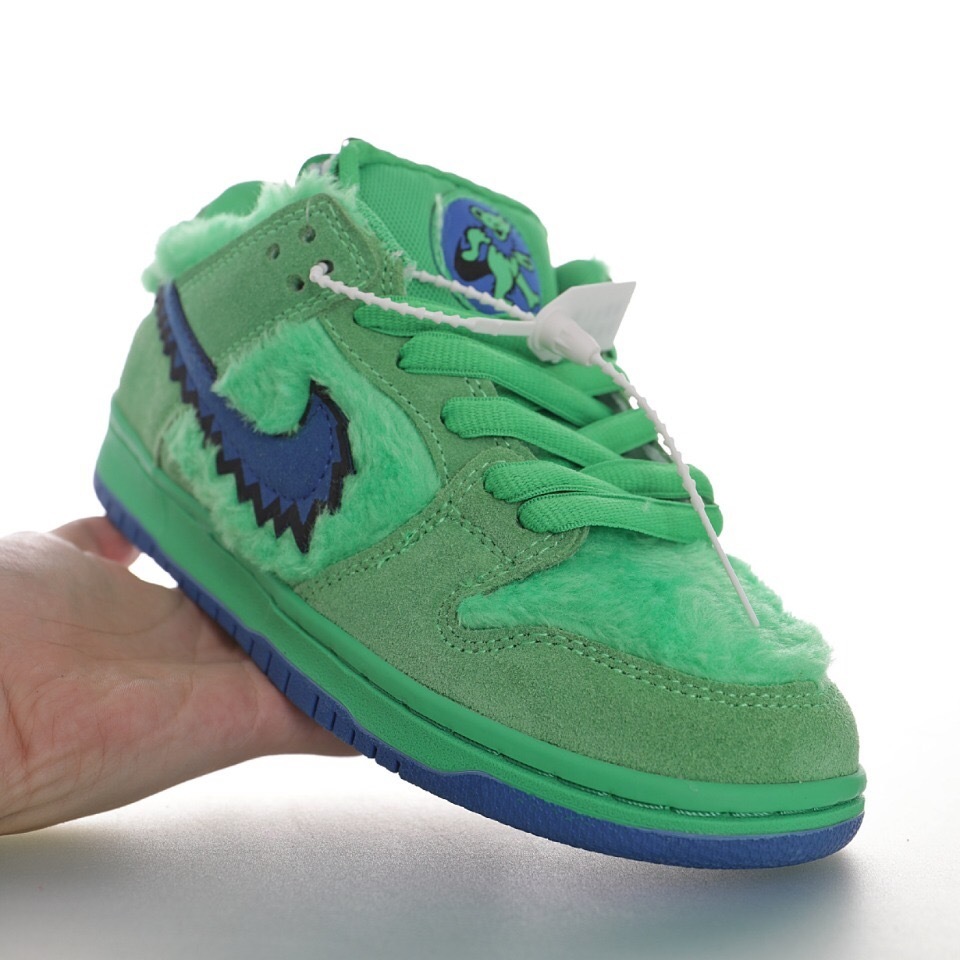 Nike Dunk Low SB Sneaker CJ5378-300 - Image 9