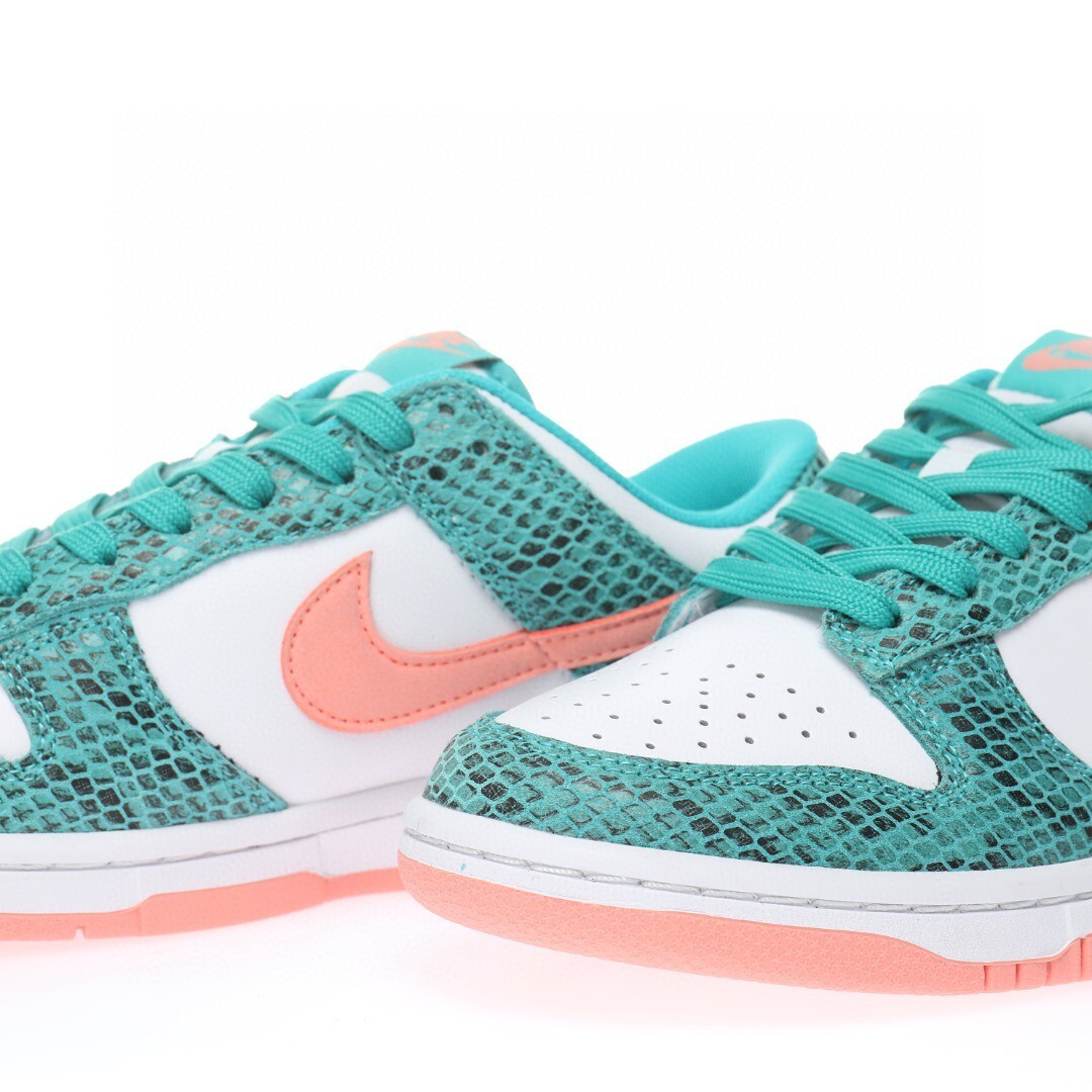 Nike Dunk Low SB Sneaker DR8577-300 - Image 3