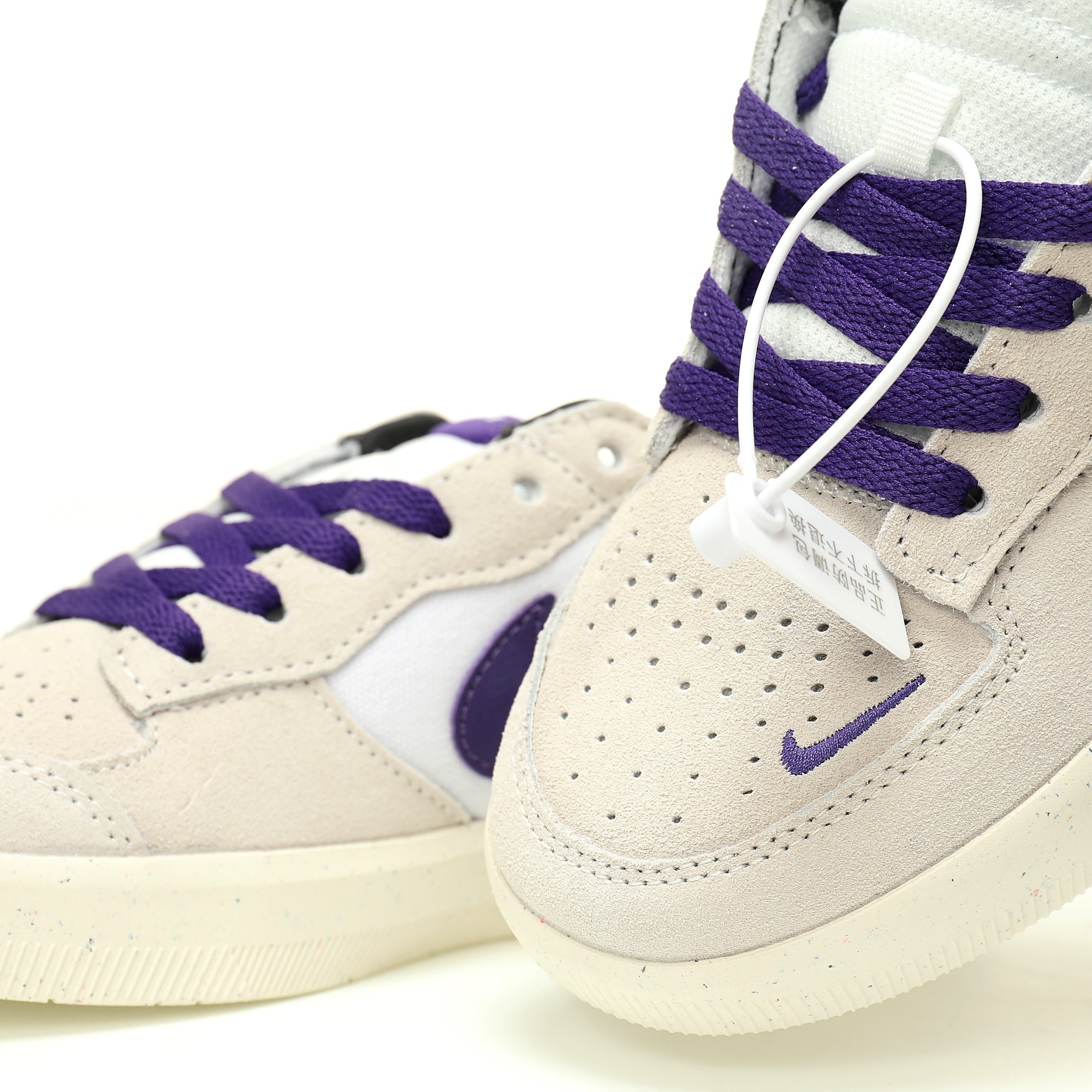 Nike Dunk Low SB Sneaker DV5477-006 - Image 3