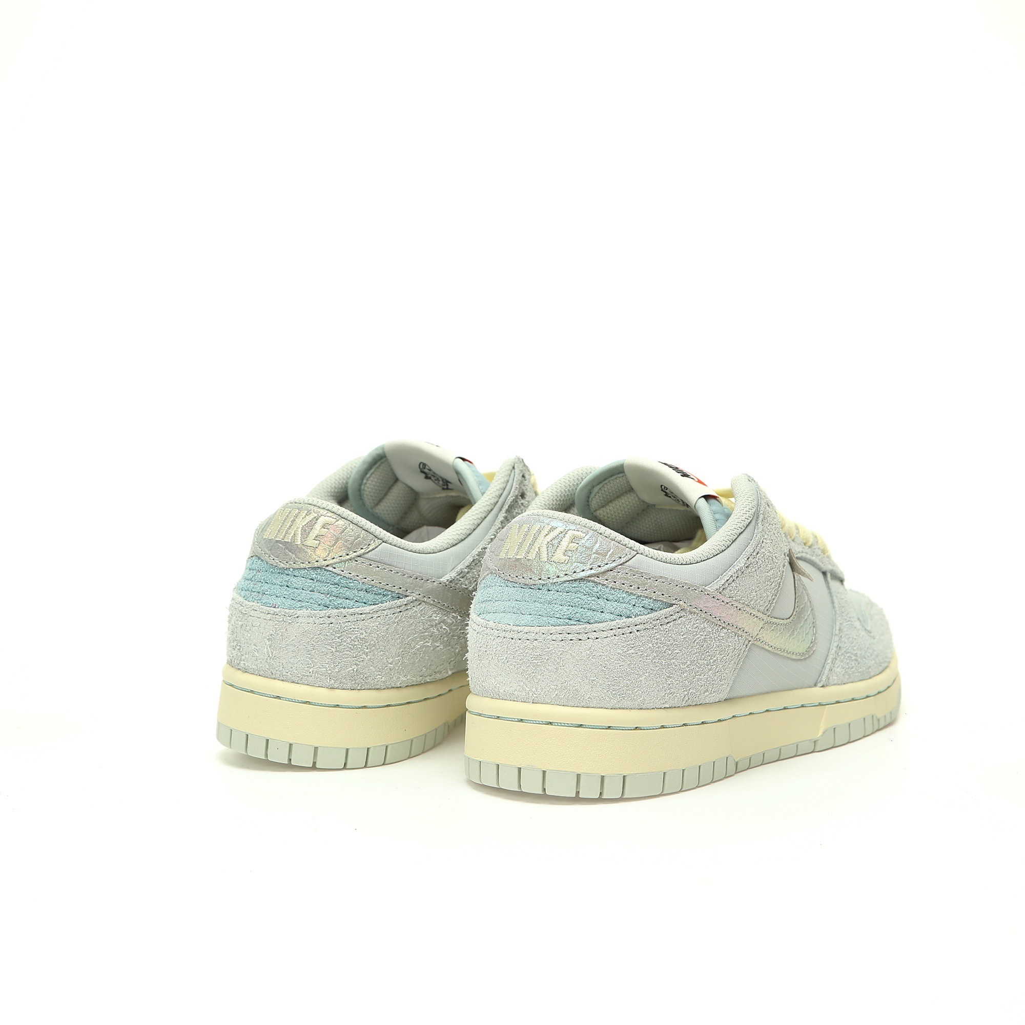 Nike Dunk Low SB Sneaker DV7210-001 - Image 2