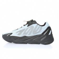 Yeezy Boost 700 Sneaker GZ0711